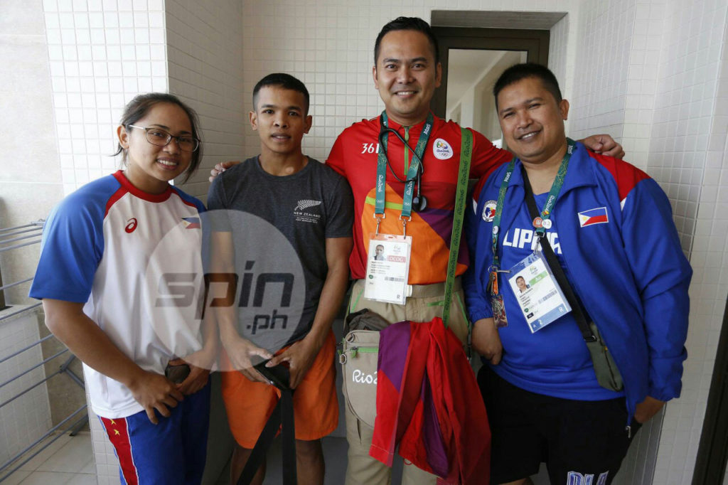Texas-based Filipino medical volunteer Marvin Delfin with Hidilyn Diaz (Photo by Jerome Ascano via Spin.ph)